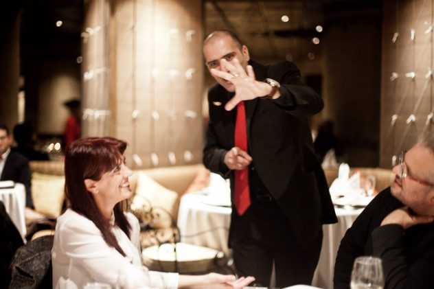 Eye catching and entertaining Table Magic for restaurants, gala dinners, weddings and corporate events! www.weddingmagician.info